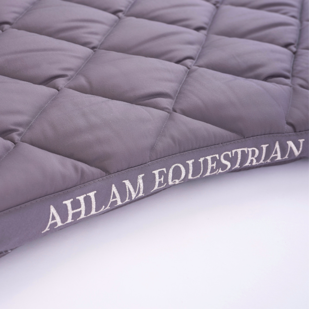 Dressage saddle pad